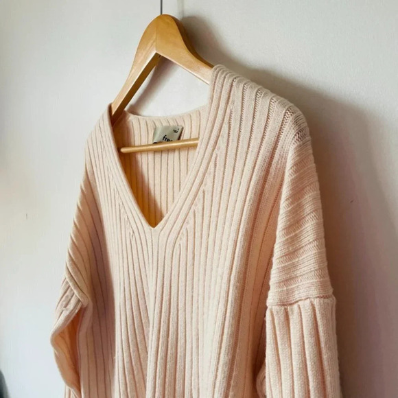 Aritzia Wilfred Free 100% Merino Wool Ribbed Knit V Neck Sweater Cream - Picture 3 of 6